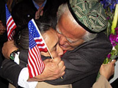 Kadeer_Rebiya_hug.jpg