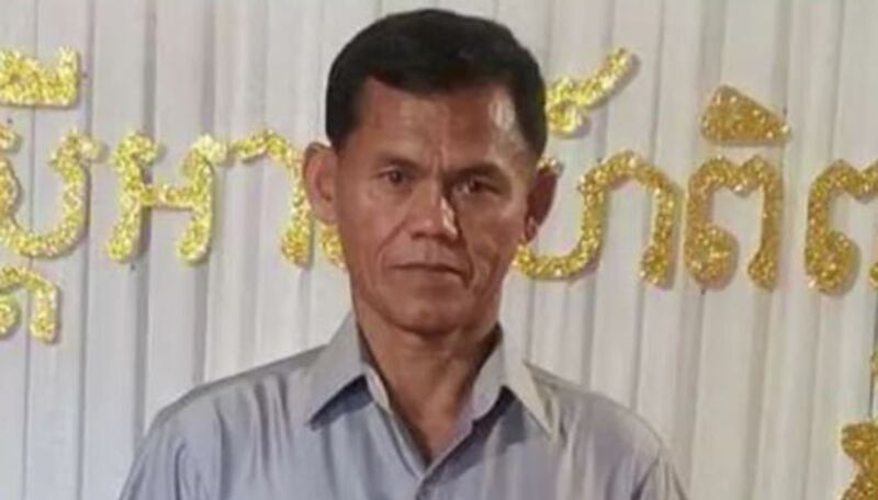 លោក ឃាង ណាវី អាយុ ៥០ឆ្នាំ ជានាយកសាលាបឋមសិក្សាម្នាក់ នៅខេត្តកំពង់ធំ ត្រូវបានអាជ្ញាធរចាប់ខ្លួន កាលពីថ្ងៃទី១៣ ឧសភា ក្រោយពីនាយកសាលារូបនោះ បានបញ្ចេញមតិក្នុងន័យថា ព្រះមហាក្សត្រ និងសមាជិករាជវង្សដទៃទៀត បានចូលដៃចូលជើងជាមួយរបបលោក ហ៊ុន សែន ក្នុងការរម្លាយគណបក្សសង្គ្រោះជាតិ។