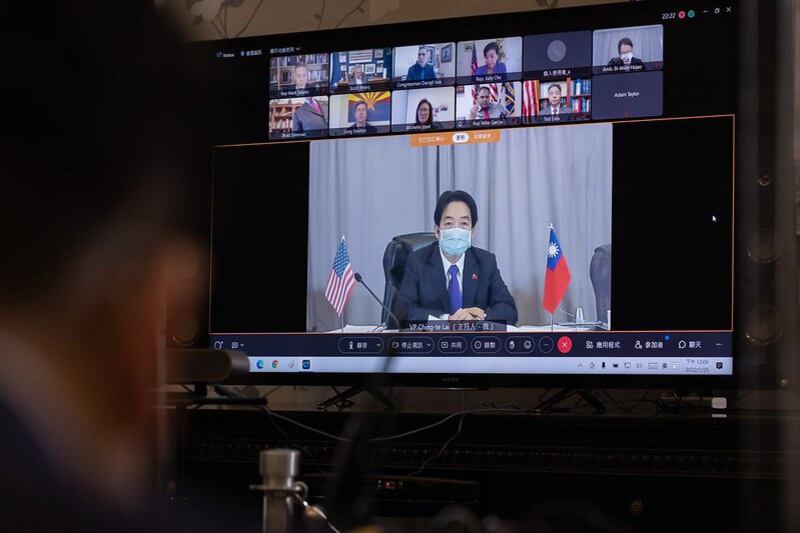 台湾副总统赖清德出访洪都拉斯,当地时间25日过境美国洛杉矶,与美国政要、跨党派国会议员视讯会晤。(总统府提供)