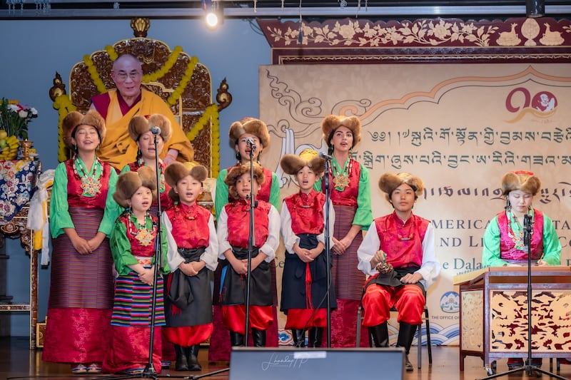 ནིའུ་ཡོག་ཏུ་སྐུའི་གོ་སྟོན་གྱི་བྱམས་བརྩེའི་ལོ་དང་བསྟུན་ནས་བྱང་ཨ་རིའི་གཟའ་མཇུག་སློབ་གྲྭ་ཁག་ཕན་ཚུན་རིག་རྩལ་འགྲན་བསྡུར་ཐེངས་དང་པོ་འདི་གཉེར་ཡོད་པ།   ༢༠༢༦།༤།༤