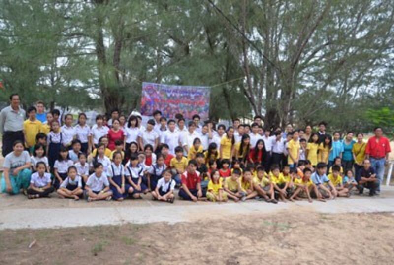 Trung tâm Giúp ích Cộng đồng tổ chức hè 2016 cho trẻ khó khăn và người khuyết tật. 