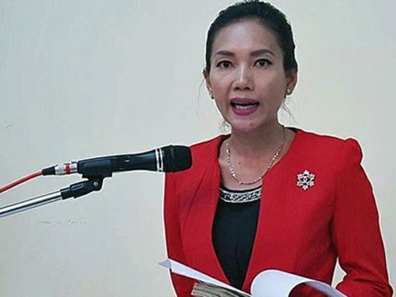 Meng Sopheary, head of the CNRP's Election and Legislative Affairs Department, speaks at a press conference in Phnom Penh, May 19, 2017.