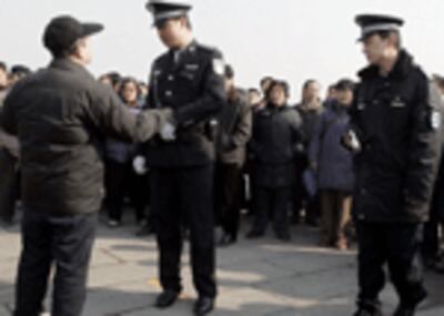 CHINA-NPC-PROTESTER150.gif