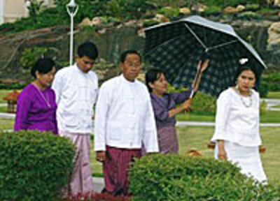 thandar_shwe_wedding_01_200.jpg