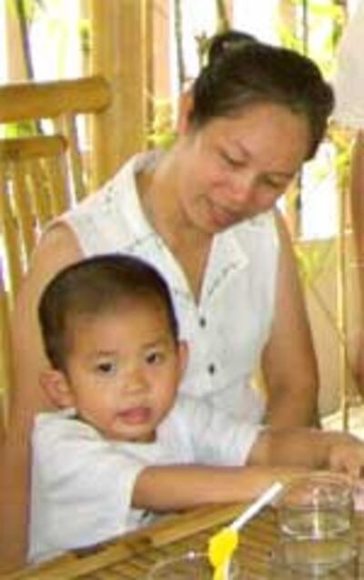 NguyenNgocQuangWifeSon150.jpg