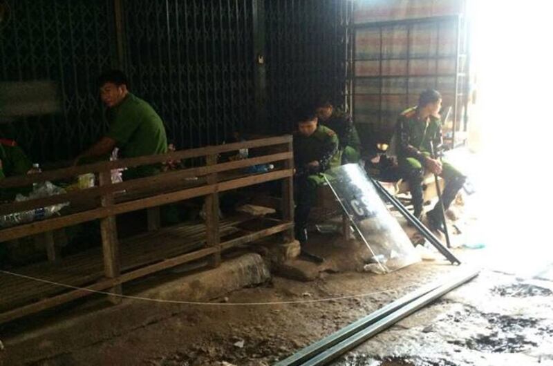 Công an, cơ động, dân phòng cưỡng bức giải tỏa chợ Vĩnh Tân Đồng Nai.