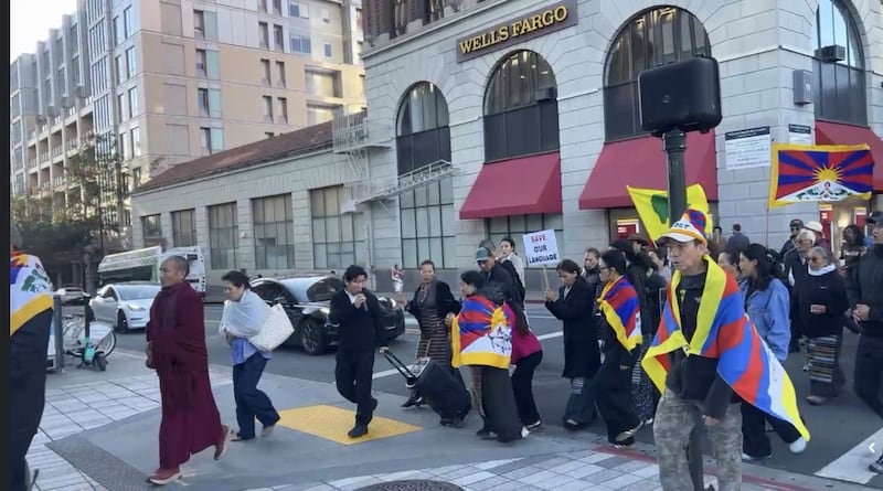 ཁེ་ལི་ཧྥོར་ནི་ཡའི་སྦརྐ་ལི་གྲོང་ཁྱེར་དུ་རྔམ་སྟོན་ཁྲོམ་སྐོར་གནང་པ། ༢༠༢༦།༧།༡༠