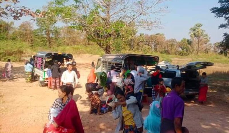 ကရင်ပြည်နယ်၊ ကျုံဒိုးမြို့နယ်မှ စစ်ဘေးဒုက္ခသည်များအား ၂၀၂၃ ခုနှစ် မတ်လ ၁၆ ရက်နေ့က တွေ့ရစဉ်။ (Photo: Citizen Journalist)