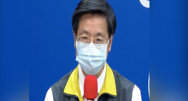 中央疫情指挥中心专家谘询小组召集人张上淳16日证实,WHO专家主动联系。(截图自疾管署直播)