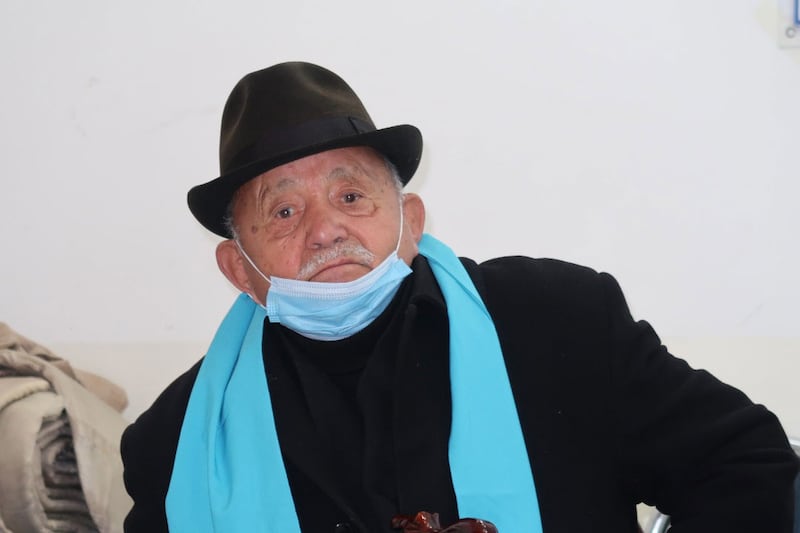 شەرقى تۈركىستان ئىنقىلابىنىڭ قاتناشقۇچىسى، شەرقىي تۈركىستان مىللىي ئارمىيەسىنىڭ پېشقەدەم جەڭچىسى مەرھۇم ئابلىمىت بەكرى ئەپەندى.