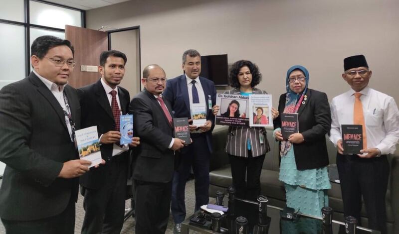 «ئۇيغۇر ھەرىكىتى» تەشكىلاتنىڭ رەئىسى روشەن ئابباس خانىم مالايشىيا پارلامېنتىدا. 2022-يىلى ئۆكتەبىر.
