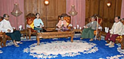 suu_kyi_cec_200px.jpg