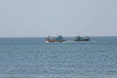 Do ít được bảo vệ một số tàu cá Việt Nam thường đi hai chiếc hầu bảo vệ cho nhau. Ảnh minh họa RFA