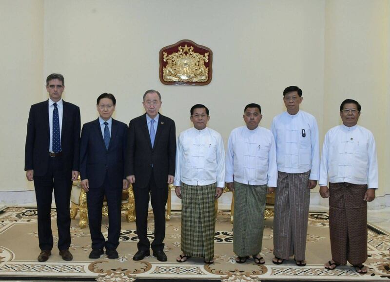 စစ်ကောင်စီဥက္ကဋ္ဌ ဗိုလ်ချုပ်မှူးကြီး မင်းအောင်လှိုင်နှင့် The Elders အဖွဲ့ ဒုတိယဥက္ကဋ္ဌ၊ ကုလသမဂ္ဂ အတွင်းရေးမှူးချုပ်ဟောင်း မစ္စတာဘန်ကီမွန်းပါဝင်သည့်အဖွဲ့တို့ ၂၀၂၃ ခုနှစ်၊ ဧပြီလ ၂၄ ရက်နေ့က နေပြည်တော်မှာ တွေ့ဆုံကြစဉ်။ (Photo: Myanmar Military)
