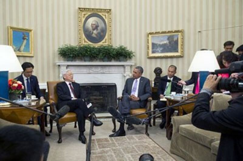 Tổng thống Hoa Kỳ Barack Obama và Tổng bí thư đảng CSVN Nguyễn Phú Trọng gặp gỡ báo chí sau cuộc hội đàm ở Tòa Bạch Ốc hôm 7/7/2015. AFP photo