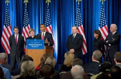 Hôm 24-11-2008, Tổng thống đắc cử Barack Obama tổ chức họp báo tại Chicago, công bố các nhân vật được chọn để điều hành nền kinh tế Mỹ trong thời gian tới.