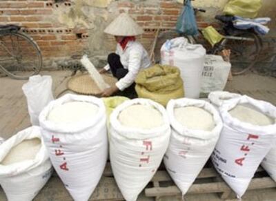 Gạo bán trên thị trường. Photo: AFP