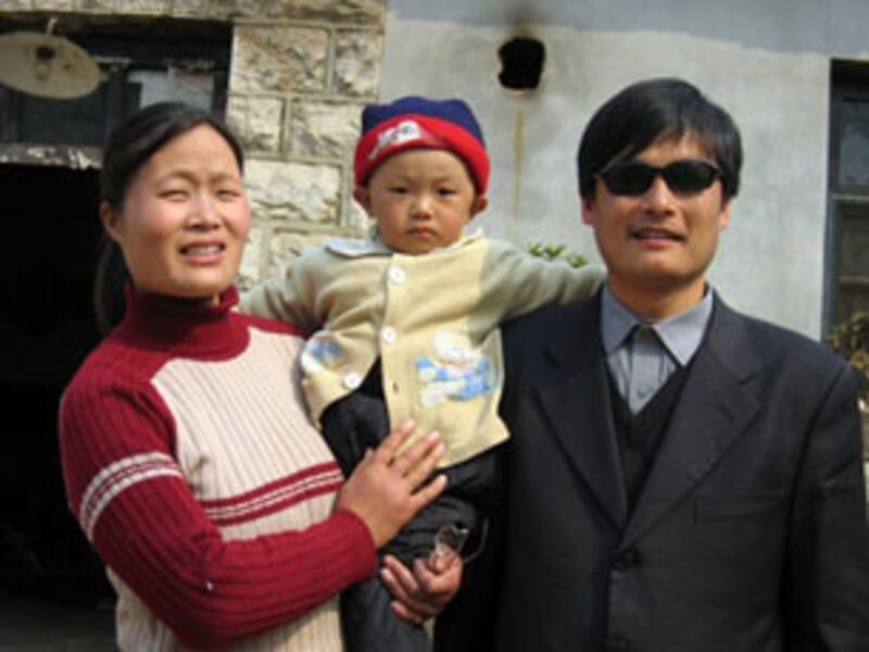 chen_guangcheng_family305.jpg