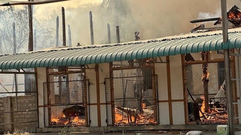 ဖားဆောင်းမြို့မှ မီးလောင်ပျက်စီးနေသည့် နေအိမ်အချို့ကို ၂၀၂၄ ခုနှစ် မတ်လ ၁ ရက်နေ့က တွေ့ရစဥ်။ (Photo: Free Burma Rangers)