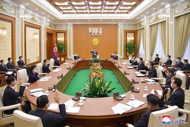 북한이 지난 14일 만수대의사당에서 최고인민회의 상임위원회 제14기 제18차 전원회의를 열고 최고인민회의 제14기 제6차 회의를 2022년 2월 6일 평양에서 소집하기로 했다고 북한 관영매체가 15일 보도했다.