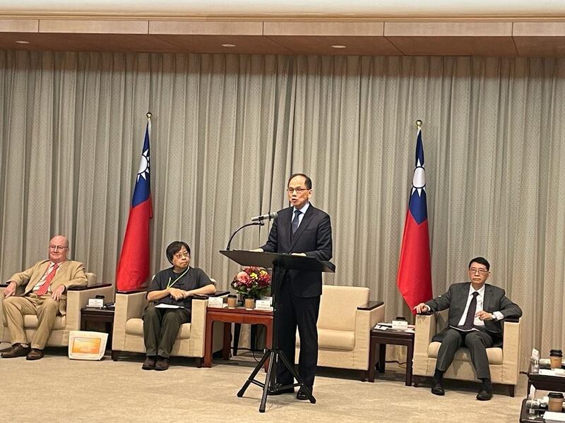游锡堃表示中共只要崛起将威胁世界。(陈子非摄)