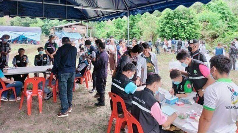 ထိုင်းနိုင်ငံဘက်သို့ ခိုဝင်လာသည့် ကရင်နီပြည်နယ်မှ စစ်ဘေးဒုက္ခသည်များကို ၂၀၂၃ ခုနှစ်၊ ဇွန်လ ၁၃ ရက်နေ့က တွေ့ရစဉ်။ (Photo: Citizen Journalist)