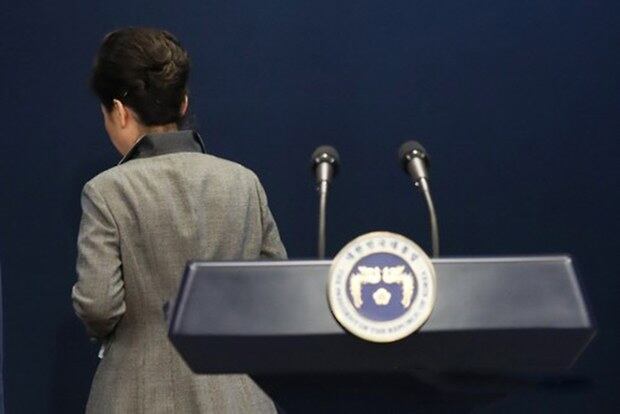 헌재가 박근혜 전 대통령 파면 결정을 내렸다. 사진은 지난해 11월 29일 춘추관에서 대국민담화를 마치고 퇴장하는 모습. 
