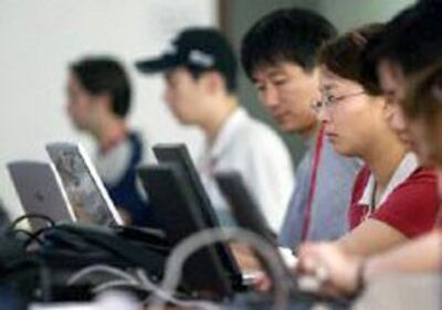 Ngày càng nhiều người sử dụng Intenet.