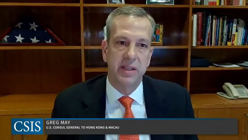 美国驻港澳总领事梅儒瑞(Gregory May)在研讨会上表示,新冠疫情为香港经济带来的冲击,以及香港逐渐消逝的自由,使得20%的美国人口从香港外移。(视频截图/CSIS)