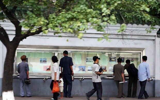 이희호 여사와 함께 북한을 방문한 사진작가 홍성규씨가 버스에서 촬영한 평양거리 사진을 공개했다.
