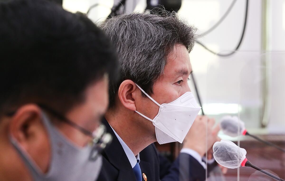 이인영 통일부 장관이 18일 국회 외교통일위원회의 통일부, 민주평화통일자문회의사무처 등에 대한 국정감사에서 의원들의 질문에 답변하고 있다.