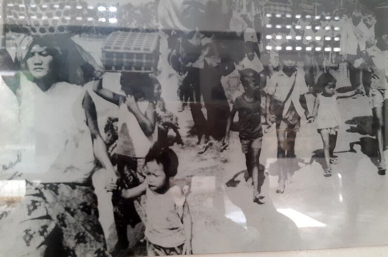 ខ្មែរក្រហមជម្លៀសប្រជាជនចេញពីទីក្រុងភ្នំពេញកាលពីថ្ងៃទី១៧ ខែមេសា ឆ្នាំ១៩៧៥។