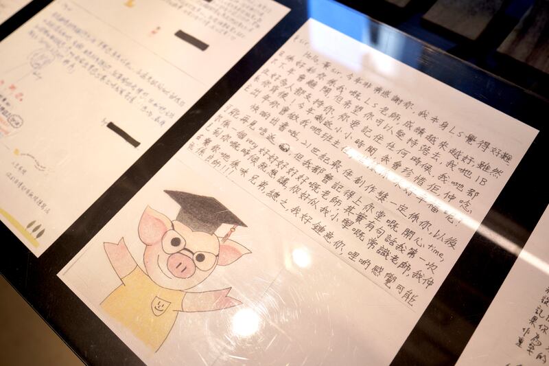 《未回覆的信》展出了學生寫給vawongsir的信，這些信成為他支撐下去的動力之一。（淳音 攝）