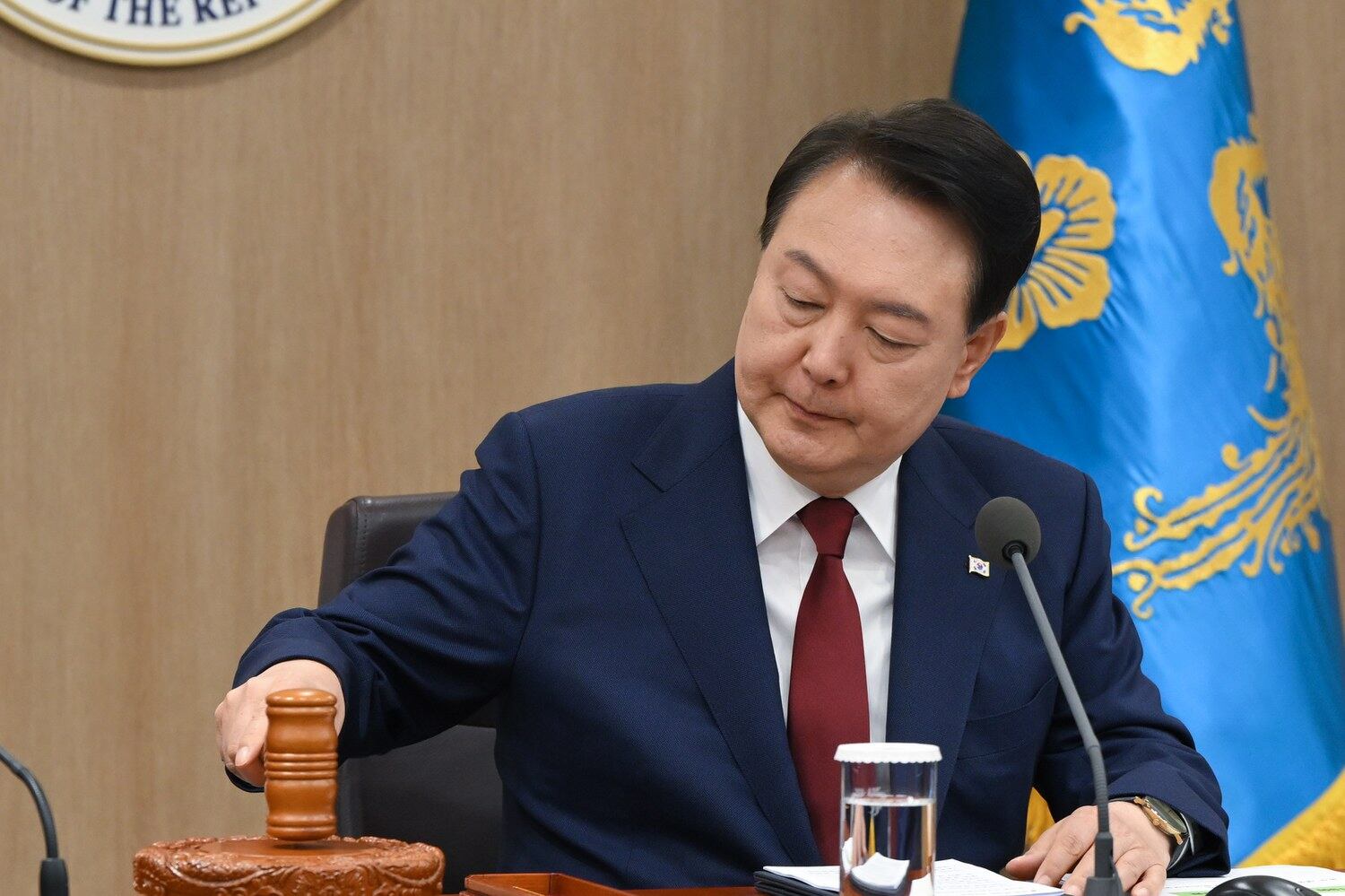 윤석열 대통령이 9일 서울 용산 대통령실 청사에서 국무회의를 주재하고 있다.