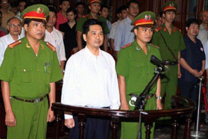 Cu Huy Ha Vu (center) at his appeal trial in Hanoi on Aug. 2, 2011. Photo credit: AFP PHOTO / HO / Vietnam News Agency.