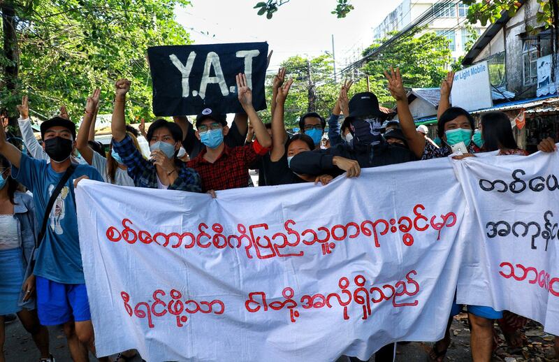 (ရန်ကုန်မြို့မှာ ၂၀၂၁ နို၀င်ဘာလ ၆ ရက်နေ့က တကသကျောင်းသားများ အပါအဝင် အဖွဲ့ငါးဖွဲ့ စုပေါင်းပြီး စစ်ကောင်စီကို ဆန့်ကျင်ဆန္ဒပြစဥ်) Photo - MPA