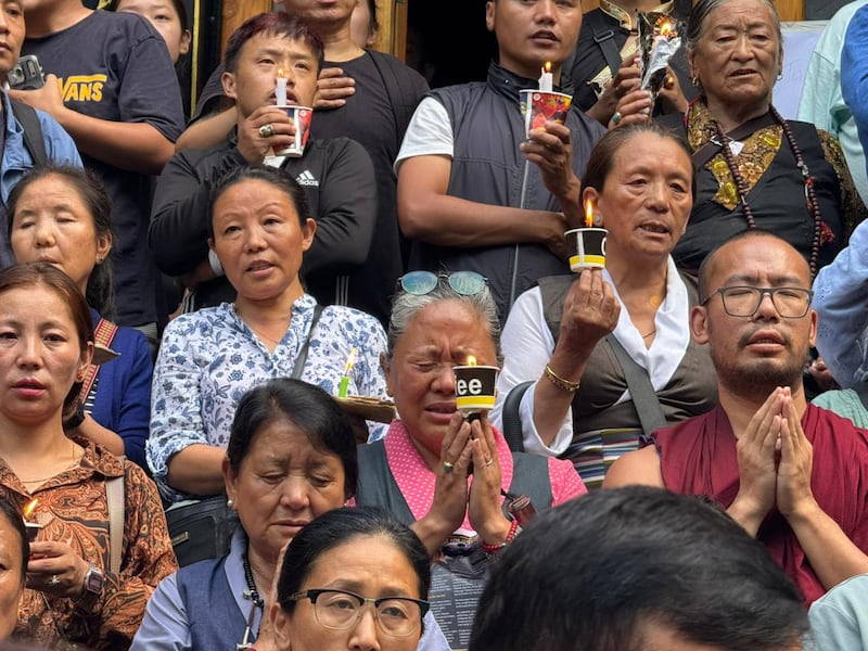 རྒྱུན་ལྡན་དང་མི་འདྲ་བར་བོད་མི་ཧ་ཅང་མང་པོ་འདུ་འཛོམས་ཀྱིས་བོད་མི་ཚོས་བློ་དགའ་ལགས་ཀྱི་བློས་གཏོང་ལ་རྗེས་དྲན་ཞུ་བཞིན་པ། ༢༠༢༦།༧།༣
