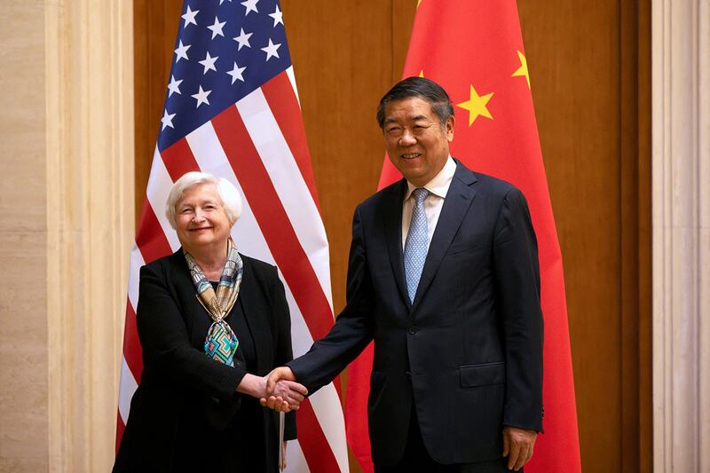 2023年7月8日，美国财政部长珍妮特·L·耶伦与中国副总理何立峰举行会晤。（路透社）