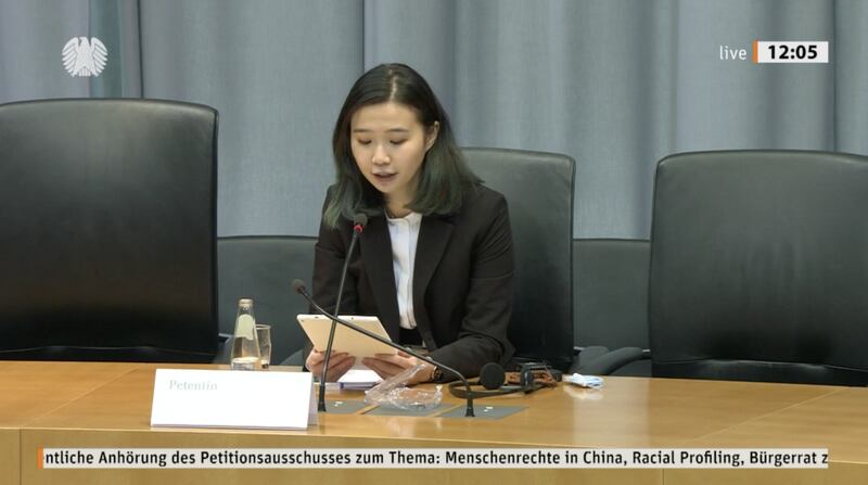 鄺頌晴出席德國聯邦議會聽證會。（受訪者提供）
