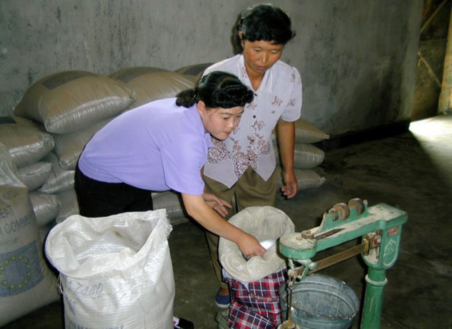North Korean authorities begin to distribute Russian flour rations