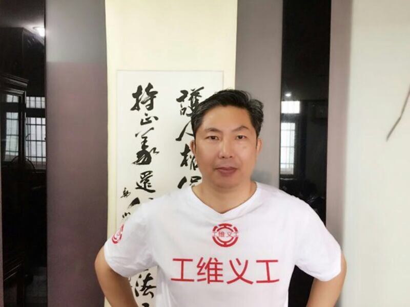 穿着“工维义工”文化衫的葛文秀律师。(玉品健提供)