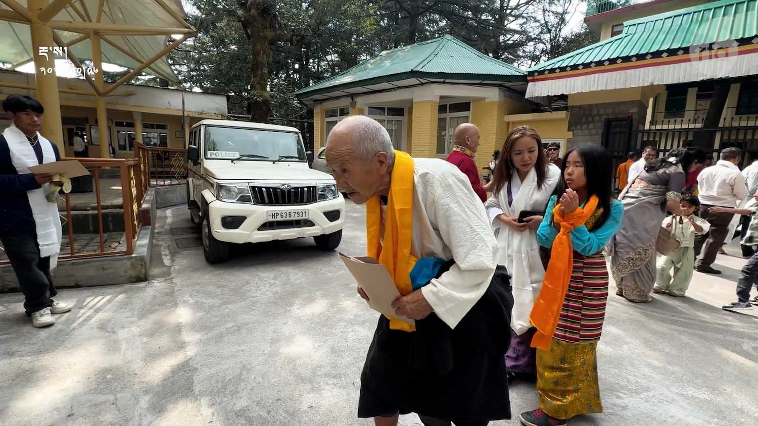 རྒྱལ་སྤྱིའི་ཕུལ་བྱུང་དགེ་རྒན་གྱི་གཟེངས་རྟགས་ཐོབ་མཁན་རཱན་ཇིཏ་སིངྷ་ཌིས་ལེར་མཇལ་ཁ་ཐོབ་པ།