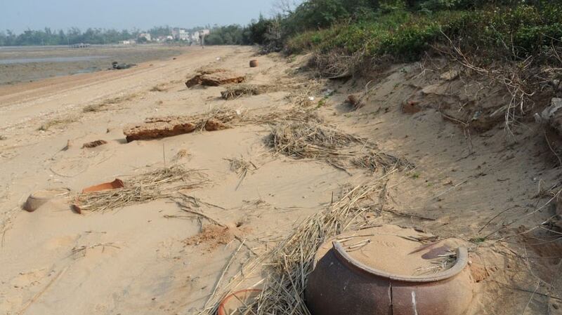 非法采砂活动导致台湾海岸线被侵蚀。 （被访者提供，拍摄日期不详）