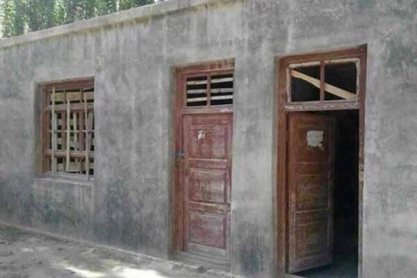 ئۇيغۇر يېزىلىرىدىكى نامرات مەكتەپ.