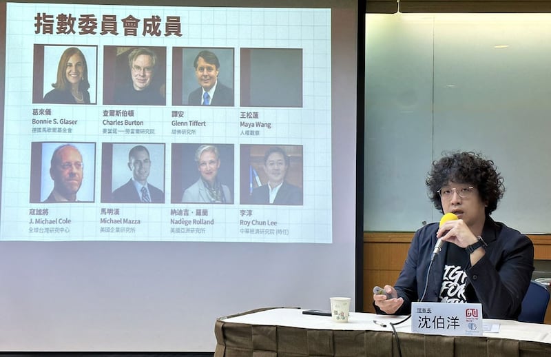 台湾民主实验室理事长沈伯洋24日公布“中国影响力指数”。(记者夏小华摄)