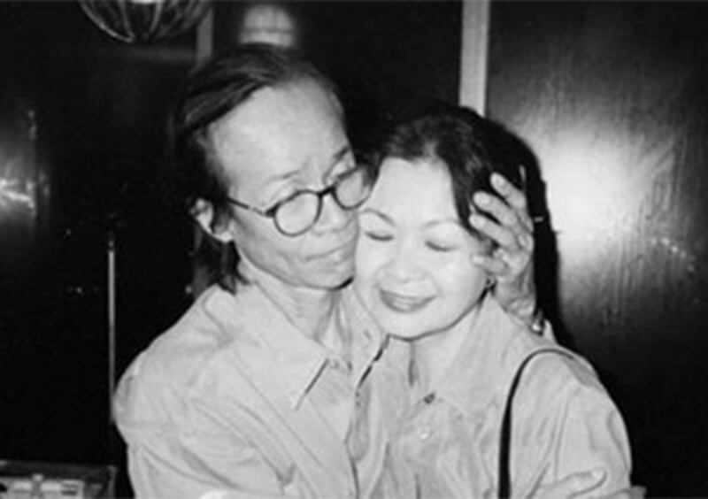 Cố nhạc sĩ Trịnh Công Sơn và nữ ca sĩ Khánh Ly. Internet photo.