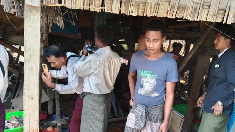 စစ်တွေမြို့ပေါ် ကသည်းရပ်ကွက်နှင့် အောင်မင်္ဂလာရပ်ကွက်အကြား လက်နက်ကြီးကျရောက်ပေါက်ကွဲခဲ့သည့်နေရာအား ၂၀၂၄ ခုနှစ်၊ မတ်လ ၁၀ ရက်နေ့က တွေ့ရစဥ်။ (ဓာတ်ပုံ - ရခိုင်ပြည်လွတ်မြောက်ရေးပါတီ- စည်းရုံးရေးနှင့်ပြန်ကြားရေးဌာန)