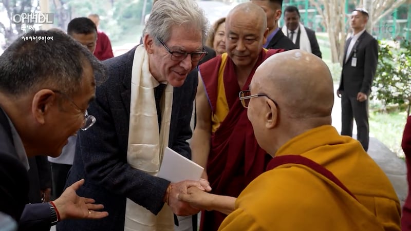 ལཎ་ཌན་ནང་པ་ཚོགས་པའི་ཚོགས་གཙོ་འབུམ་རམས་པ་ཌེས་མོནཌ་བི་ཌལཧྥ་ལ་མཇལ་ཁ་བསྩལ་སྐབས། ༢༠༢༦།༡༠།༥