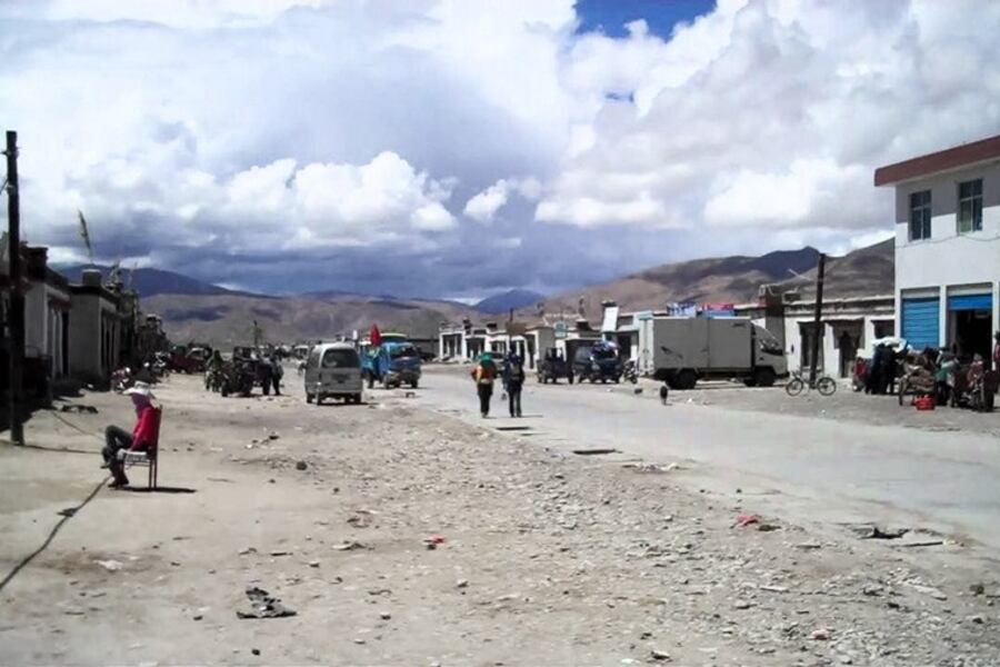 西藏日喀则定日县城。(受访人独家提供)