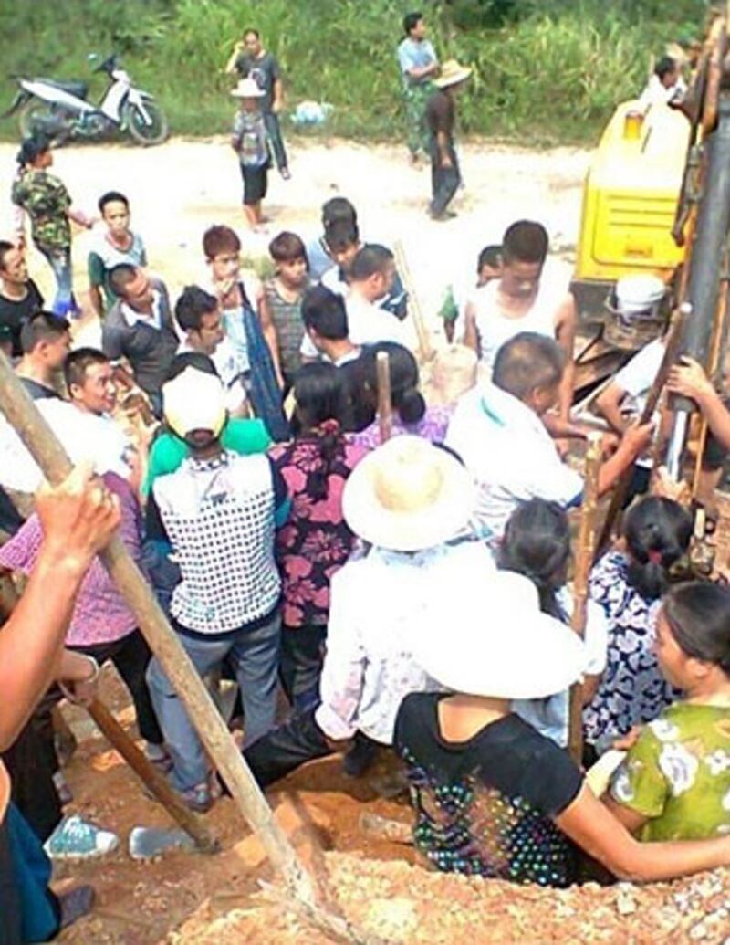 2013年9月11日，江西省吉安市永新縣禾川鎮富頭村村民，因拒絕鎮政府計畫於村內修建公墓場，被當地政府所僱近百名打手打傷。（村民攝） 